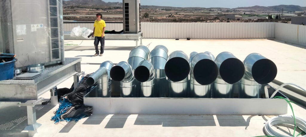 Proyecto comercial, paneles solares y más